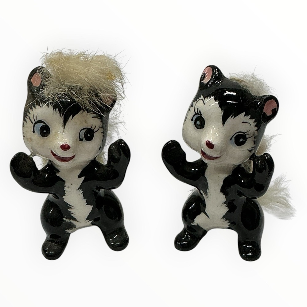 Vintage Napco 1950s Ceramic Skunks Fur‎ Tails Hand Painted Anthropomorphic Set